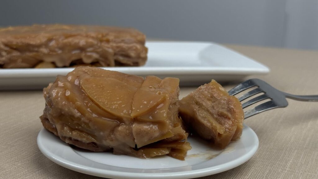 Tried baking a huge apple cake—ended up with 750 kcal for the whole thing! No white sugar, no white flour, just layers of soft, caramelized apples 🍎 Turned out surprisingly good!