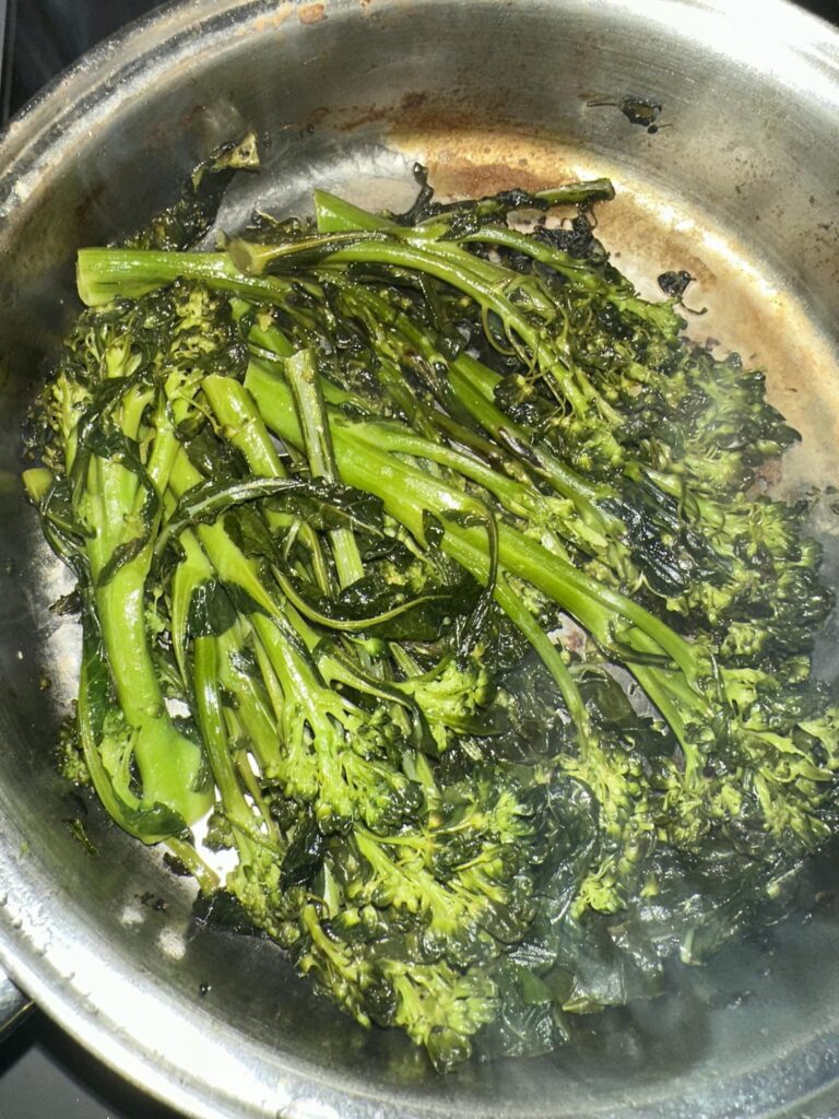 sautéed broccoli and braised chicken