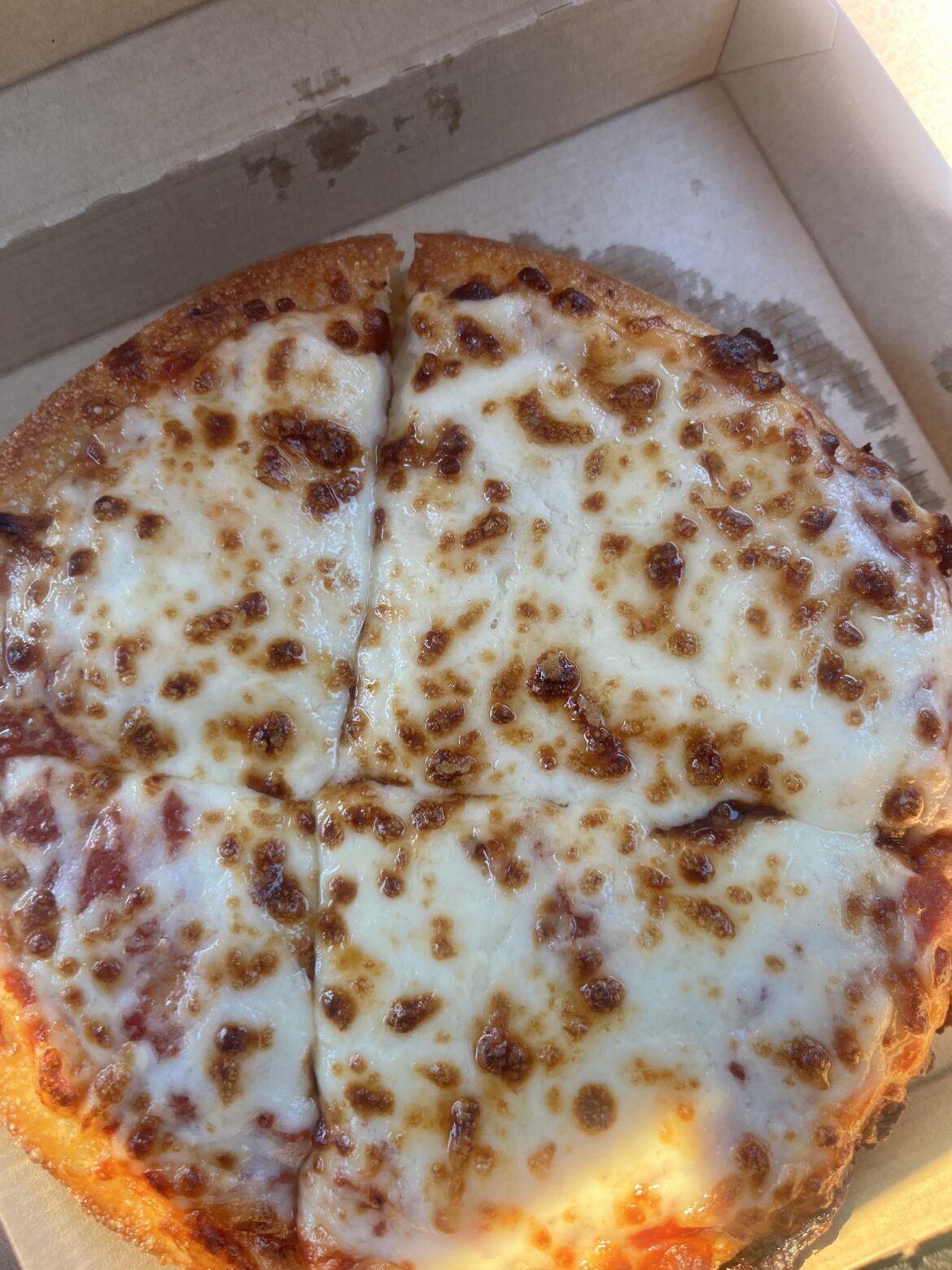 Pizza Hut personal cheese pizza between 590-600 cal