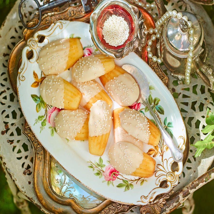 serveware, food, dishware, cuisine, tableware, sweetness, dish, meal, peach, plate,