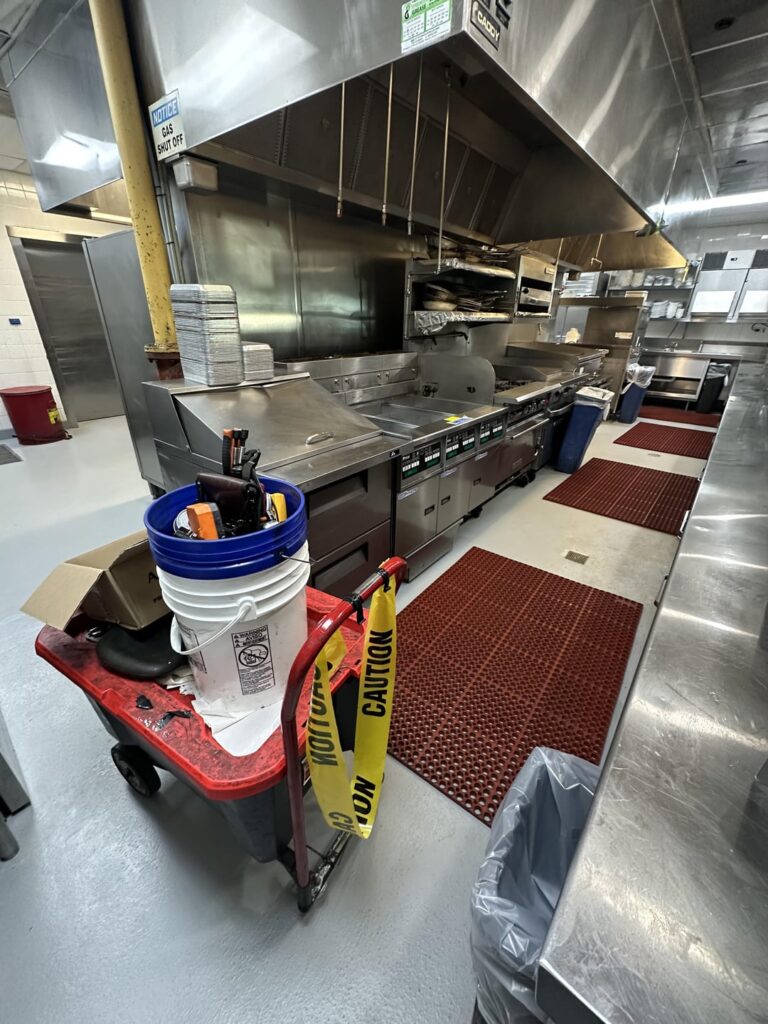 It ain’t no lie!!! These guys deep clean and replace oil every day 🤩