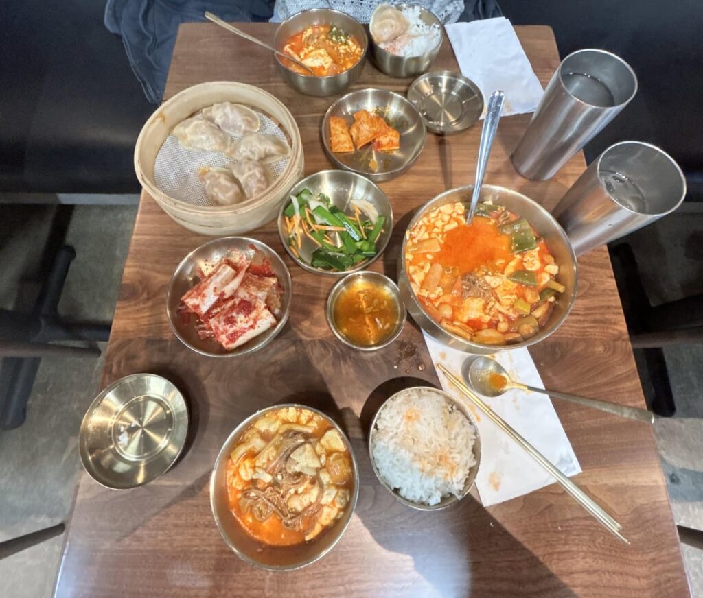 how many calories in korean kimchi tofu stew