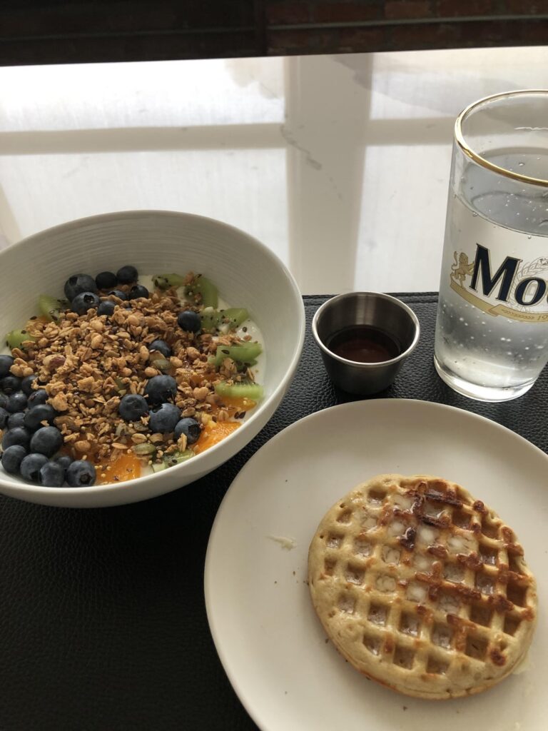 Brunch 553 cals / 90g carbs / 13g fat / 23g protein