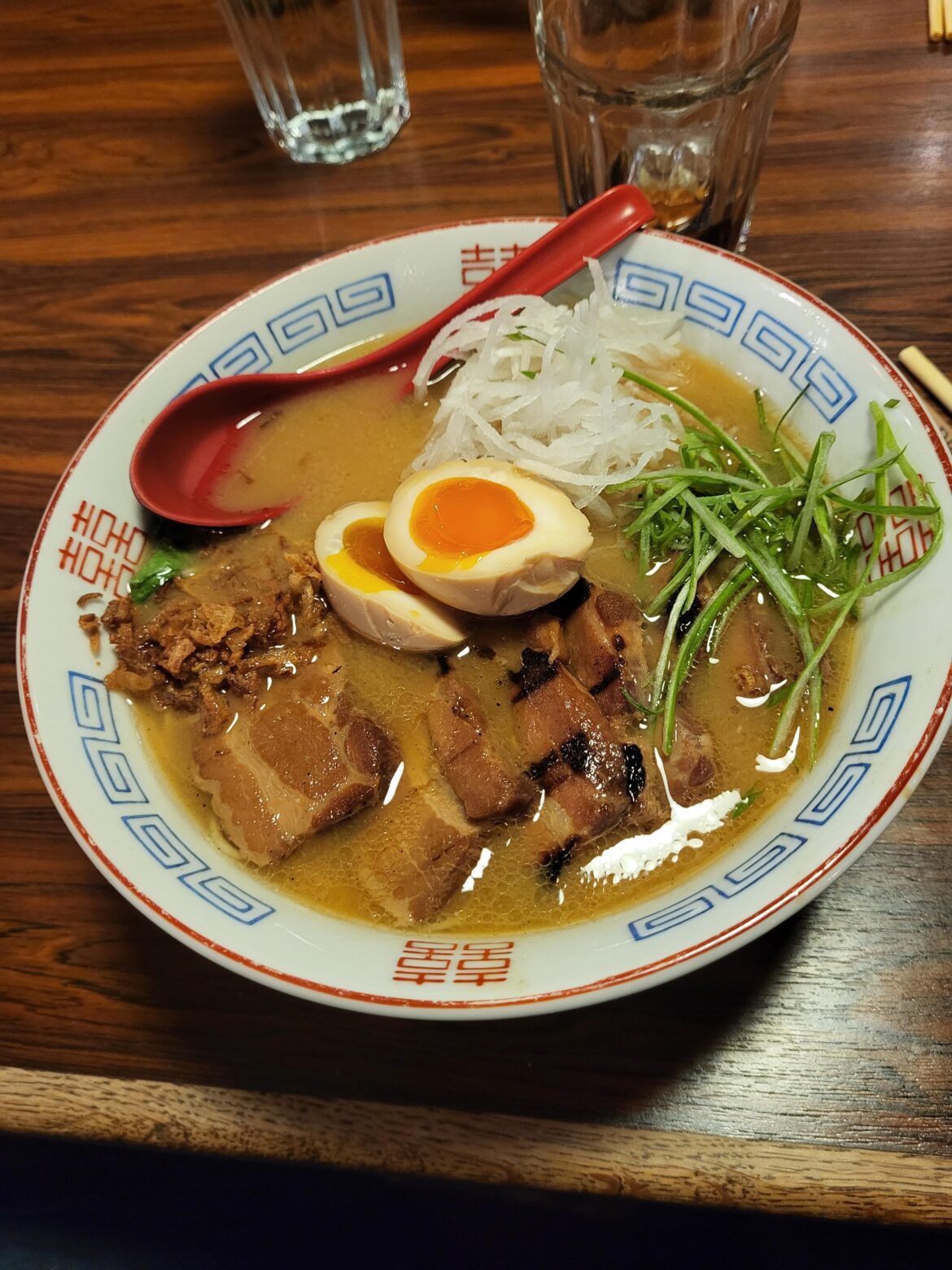This evening I ate in a restaurant called Doki Doki (ドキドキ) and I had a Ramen miso.