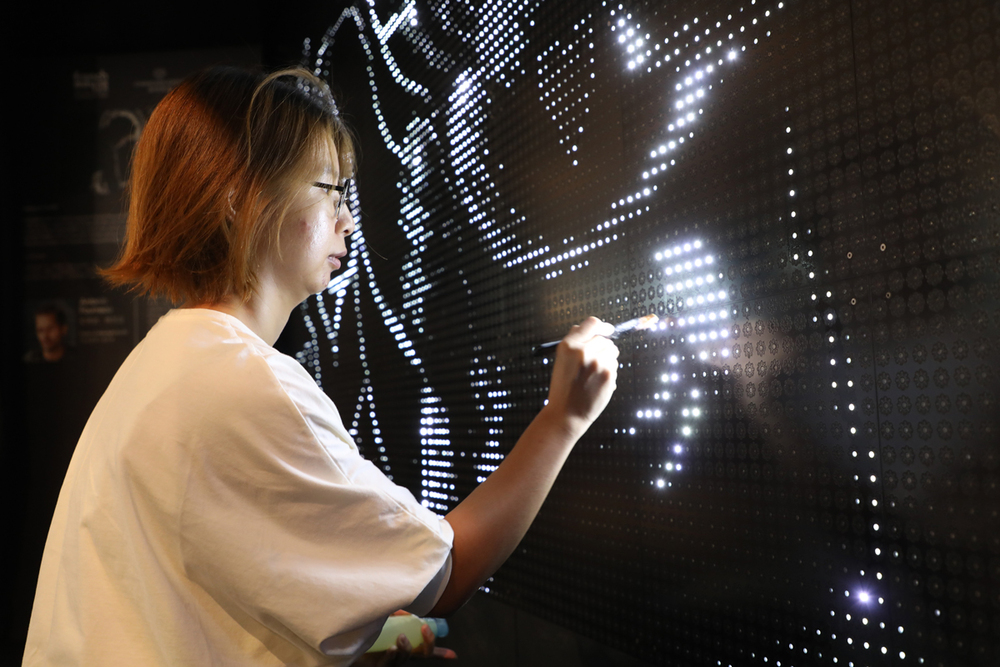 A highlight of the opening ceremony came when Hong Kong-based artist Bao Ho completed a live painting called Siren's Song on Waterlight Graffiti. 