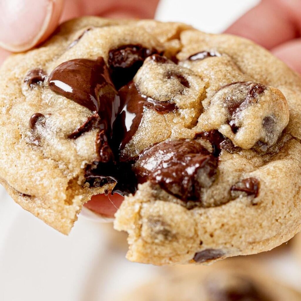 Chewy Chocolate Chip Cookies [OC]