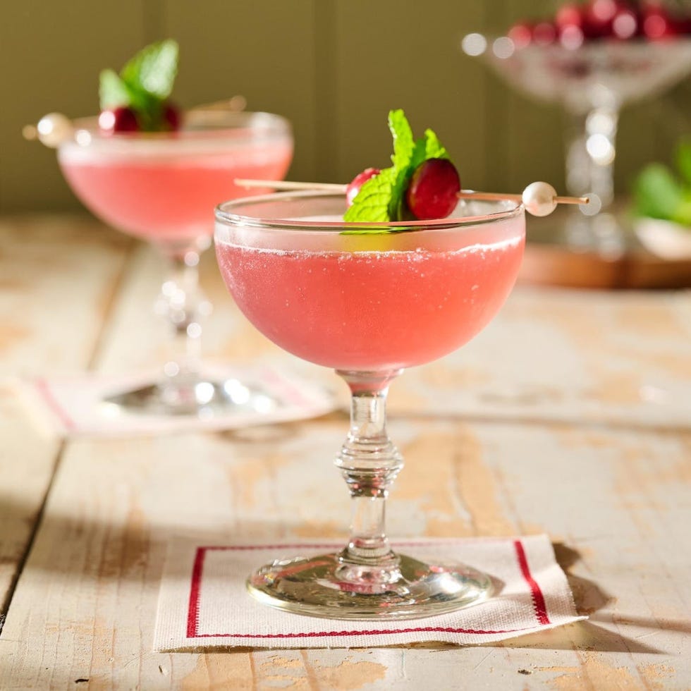 mistletoe martini new years eve drinks