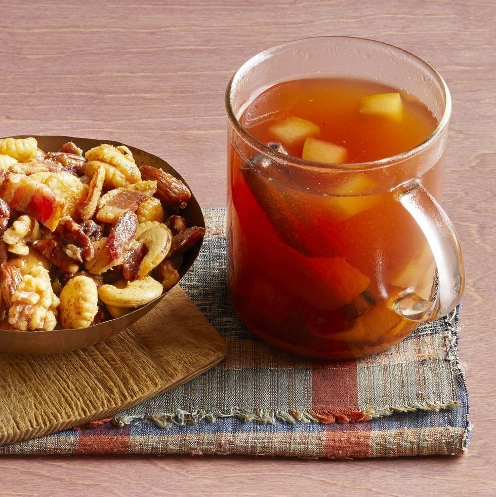 new years eve drinks mulled cider with bourbon