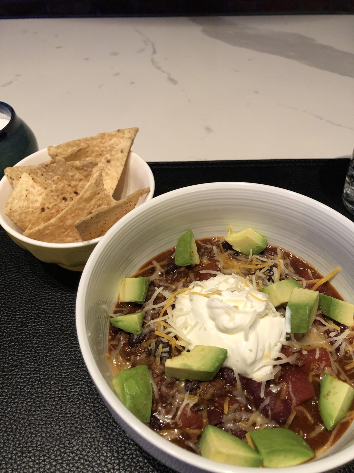 Easiest chili ever! 350cal / 28g carb / 17g fat / 23g protein