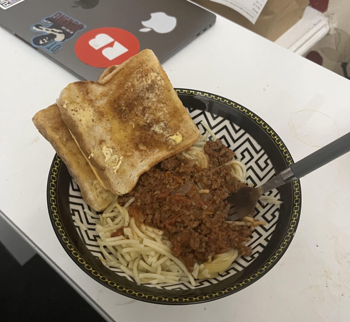 Quick spag bol and buttered toast