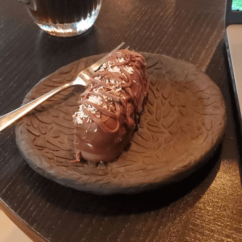 Okay... So it is a plate of sorts but what's with the texture? Think I'd rather a chopping board then this.