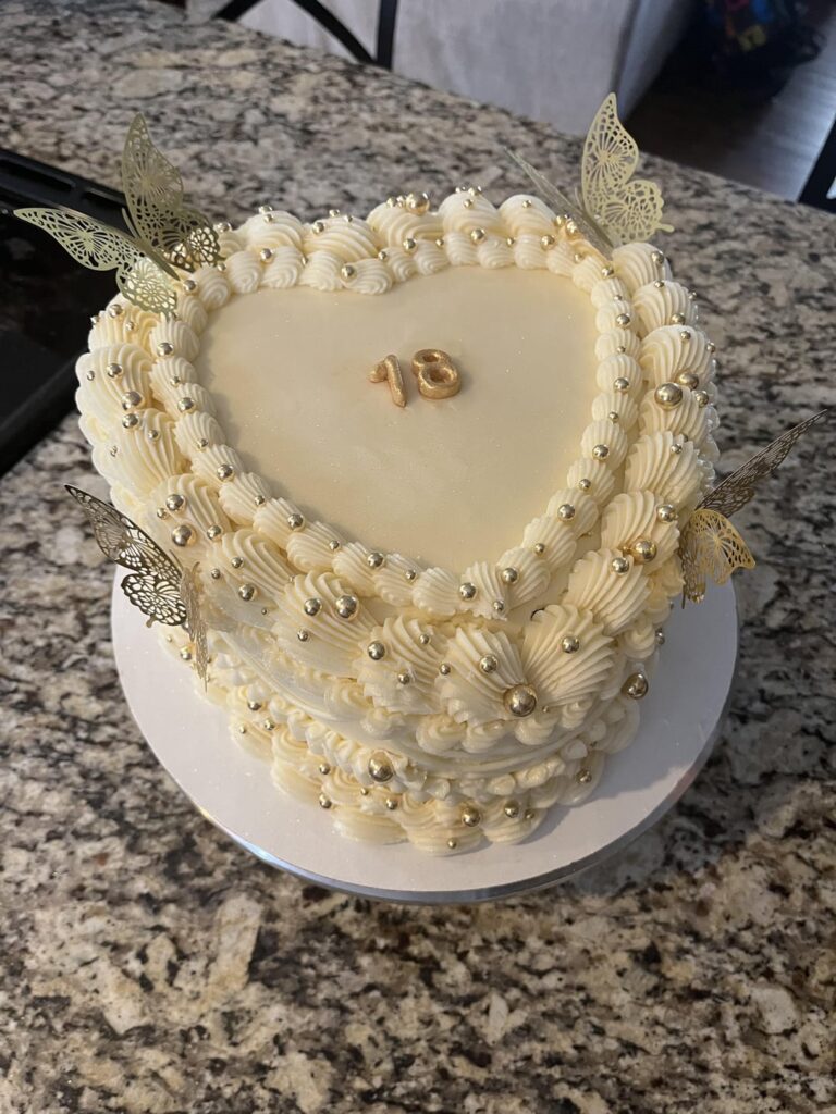 Heart cake order 🤍