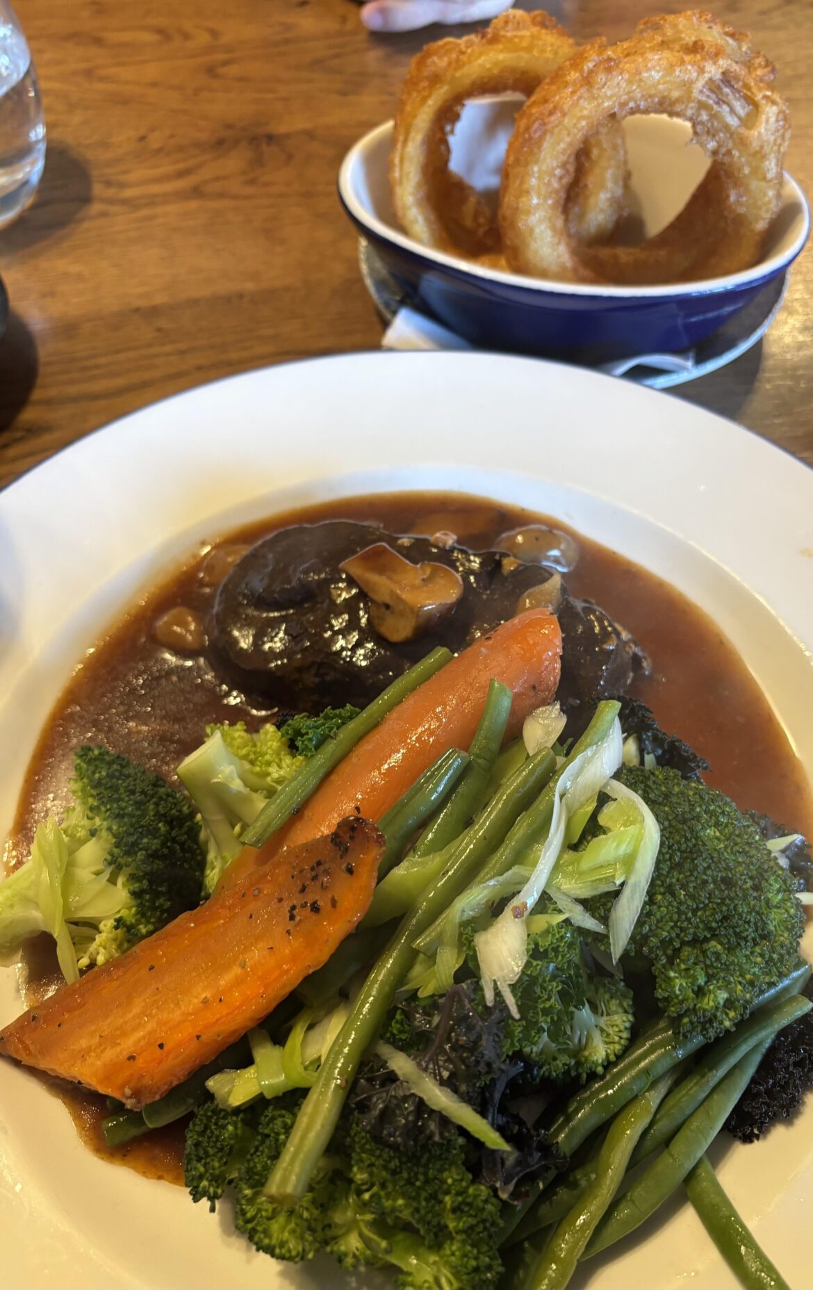 Braised feather of beef,mixed veg,onion rings and a red wine/mushroom jus