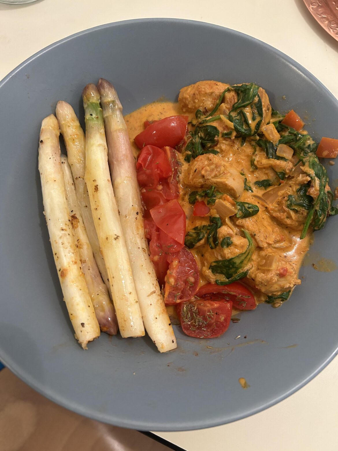 Chicken in ajvar cream sauce and spring’s first asparagus