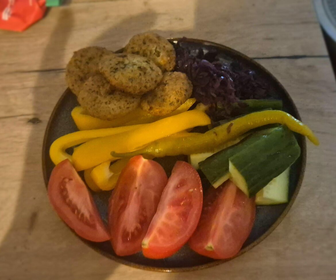300~ calories snack plate