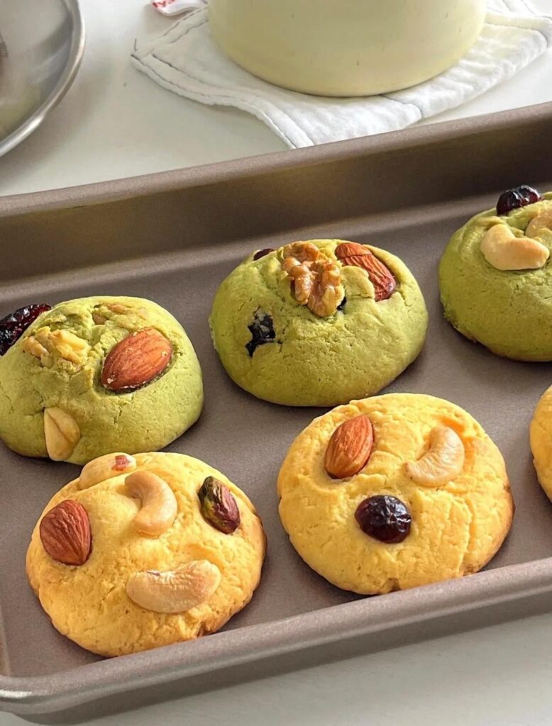 Butter and Matcha Flavored Mixed Nut Cookies.