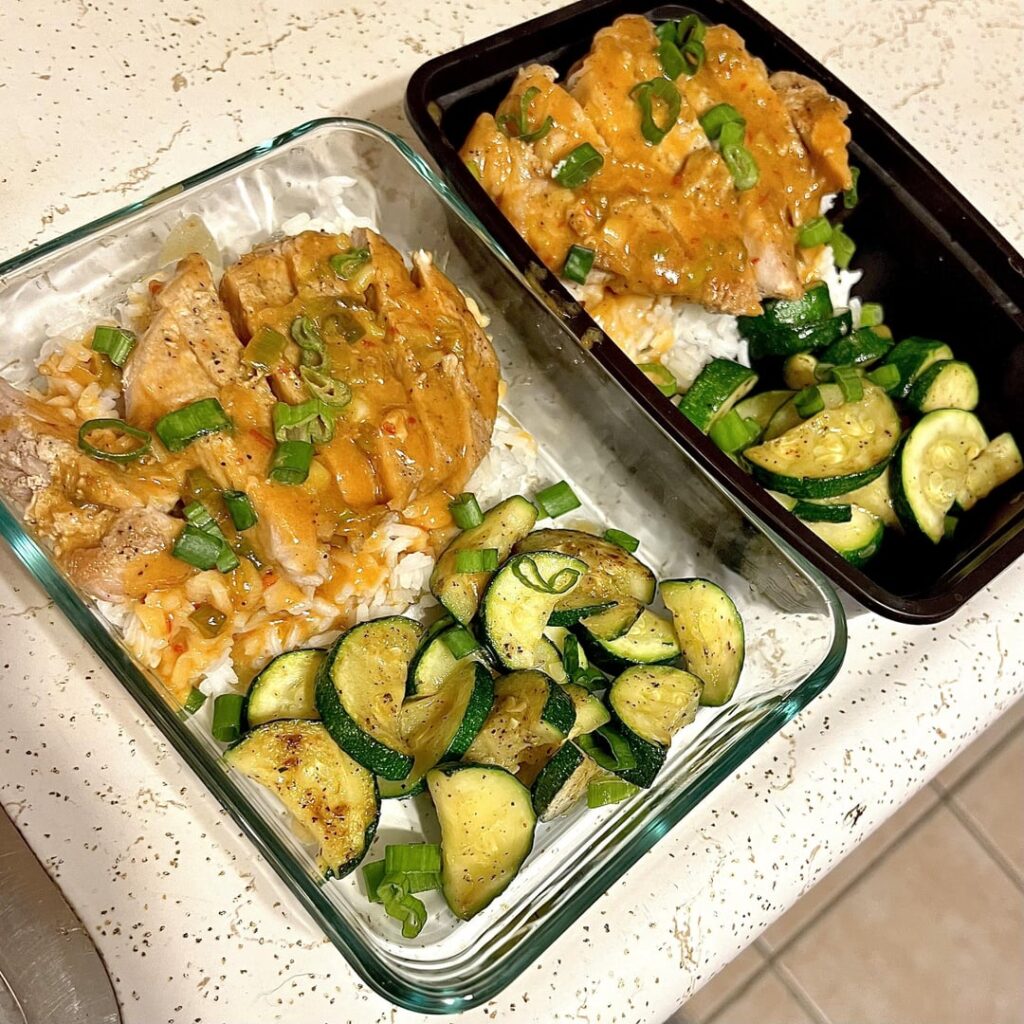 Creamy Red Pepper Pork Chops 🌶️