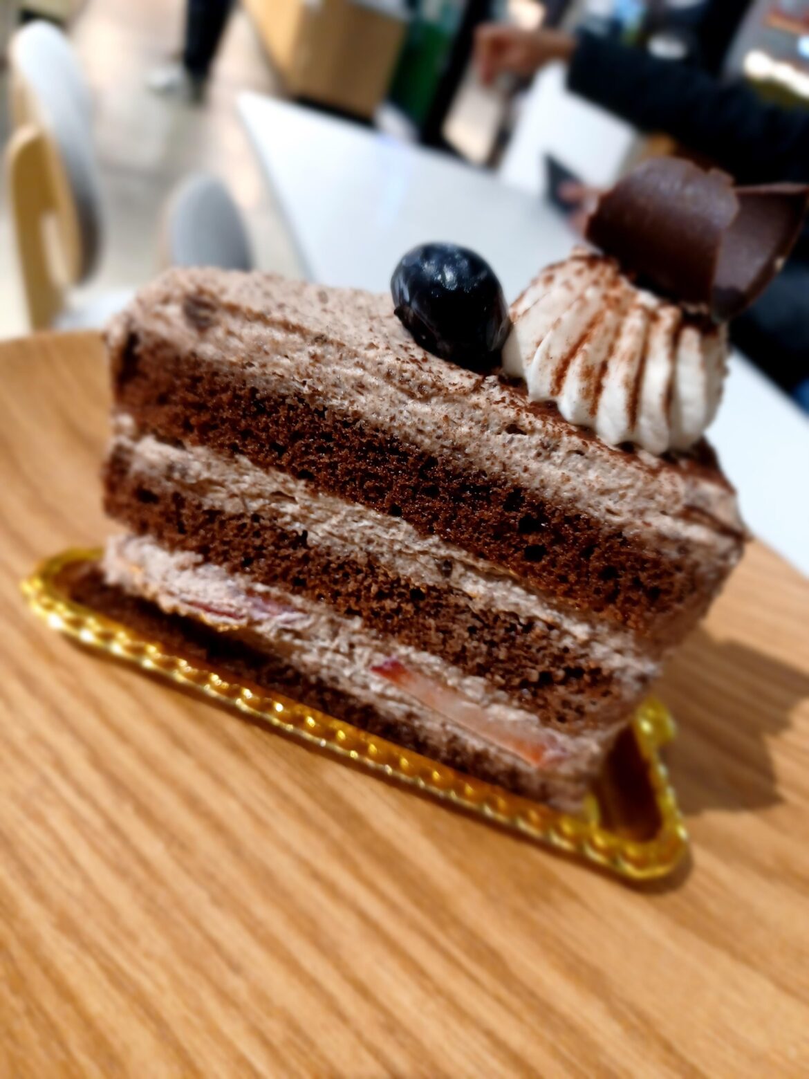 Chocolate cloud cake