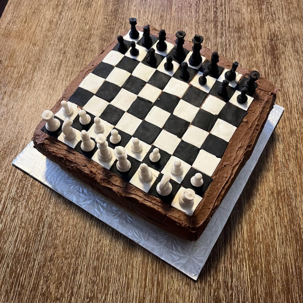 Baked this chessboard cake for my bf’s birthday ☺️♟️