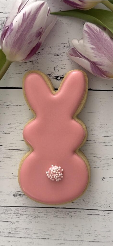 Simple sprinkled bunny tail cookie