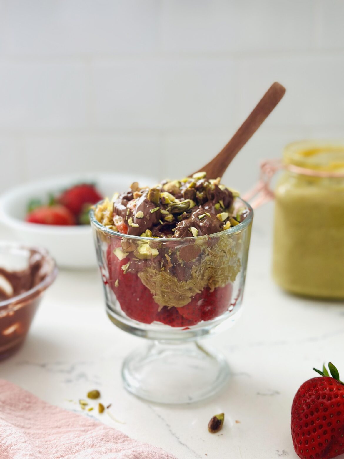 Dubai chocolate strawberry cup