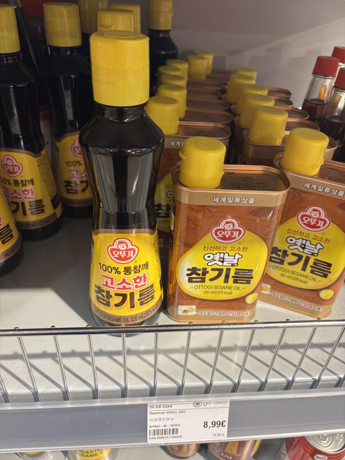 Can someone Tell me the difference between the two kinds of sesame oil? I had a tin like the one on the right before but with the yellow design of the bottle on the right and I really liked it. Did they redesign the tin?