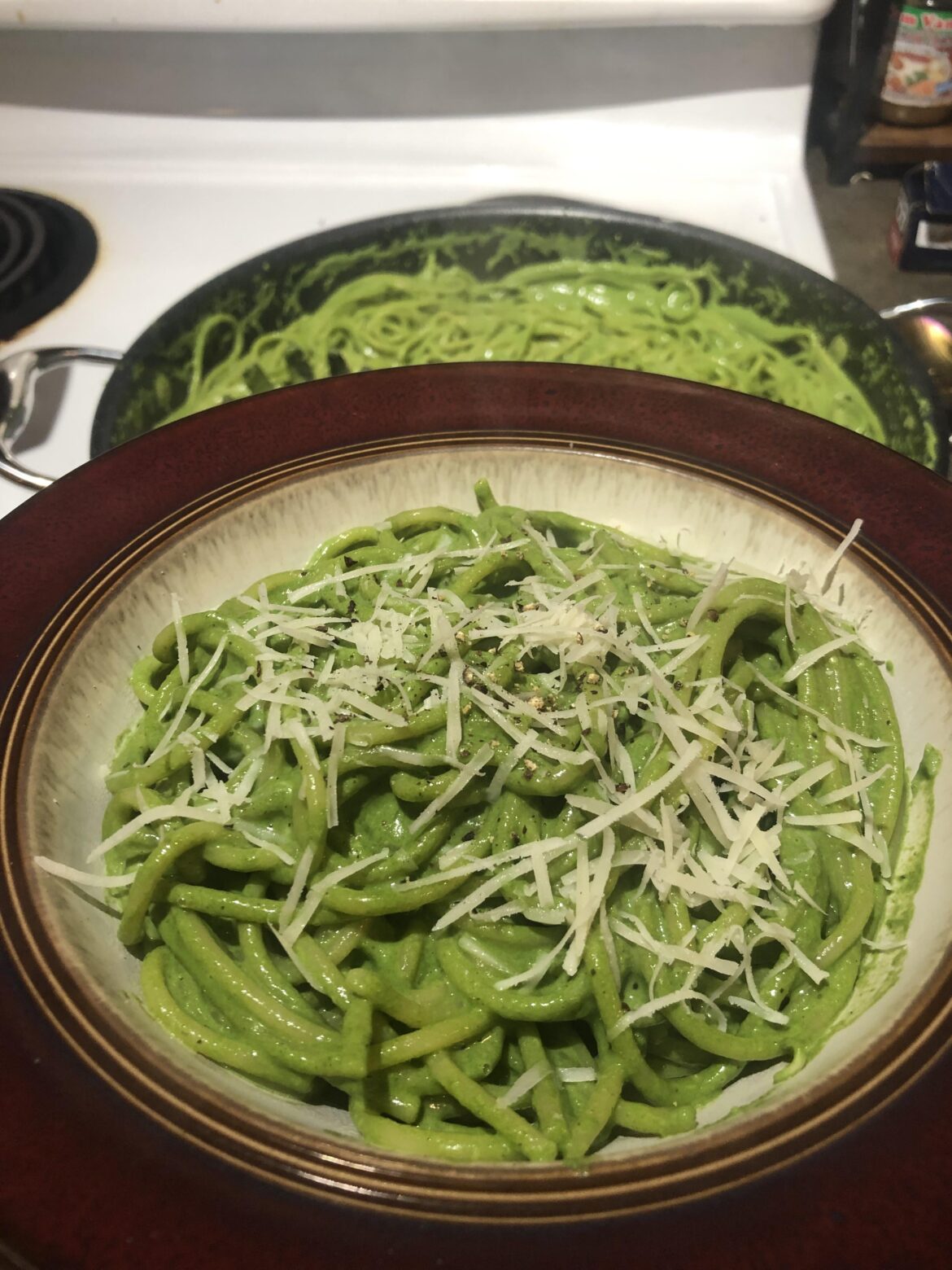 Creamy spinach & garlic spaghetti