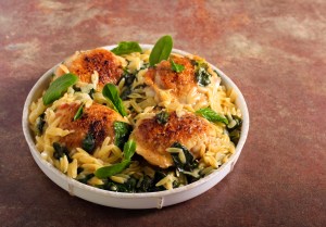 Spinach orzo with chicken thighs