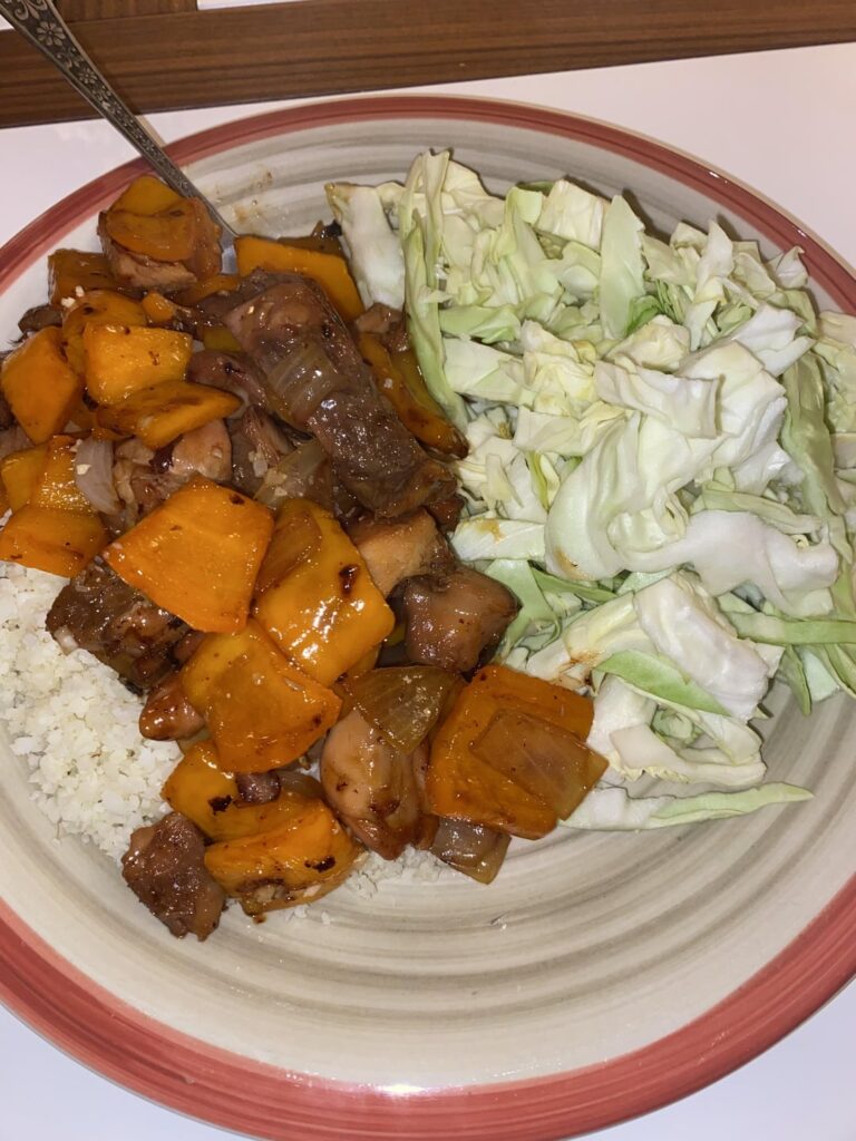 Chicken teriyaki plate: 460 calories, 42 G protein, 9.6 g fiber