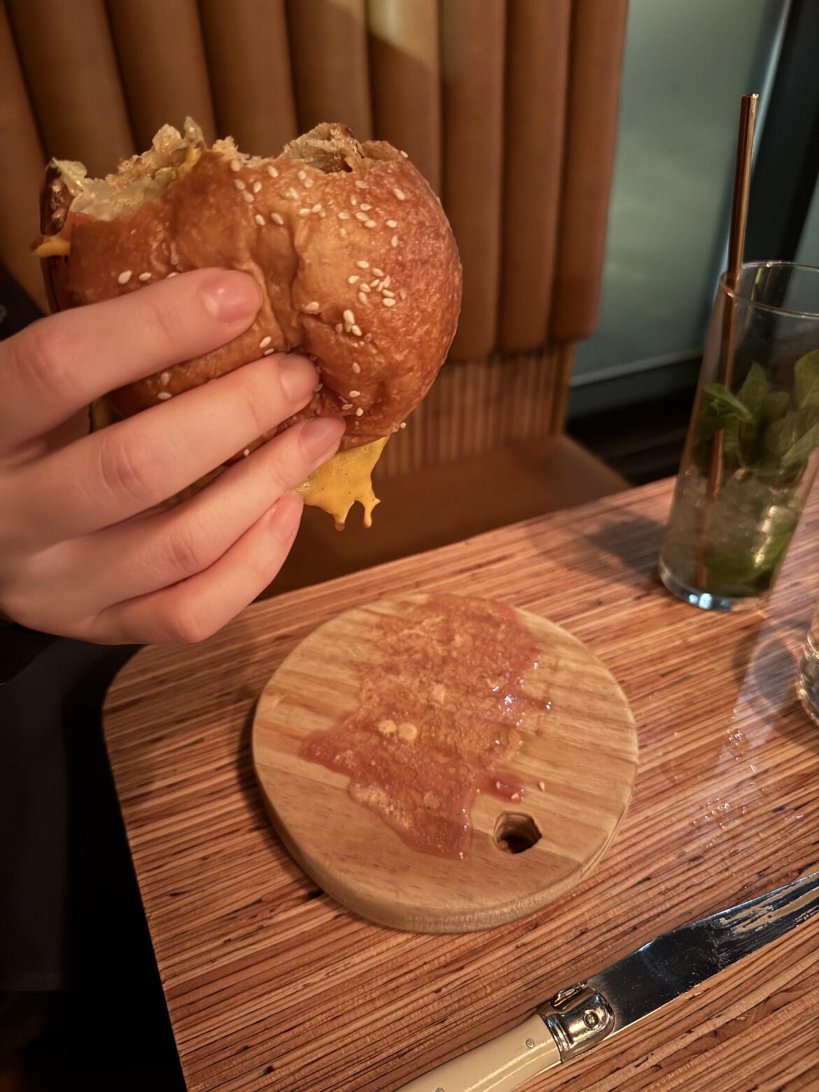 Burger w/ coaster