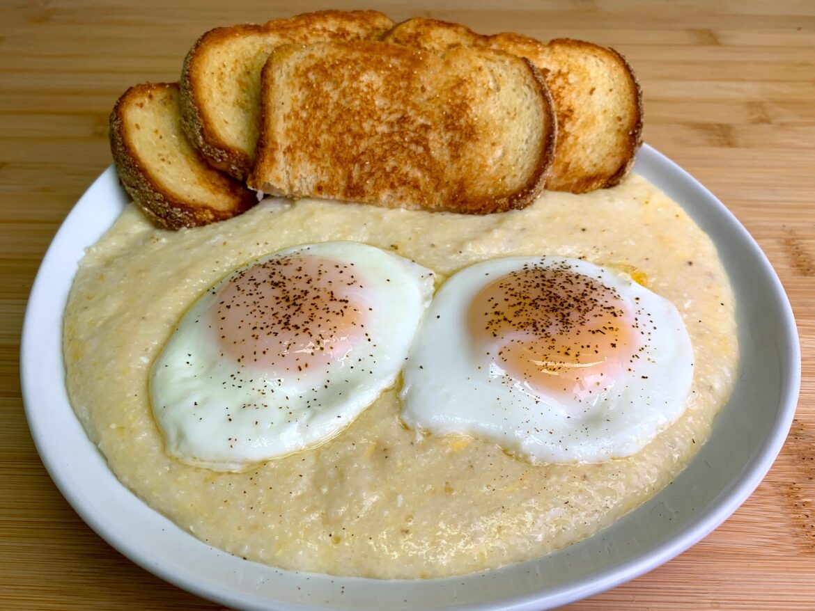 Cheese Grits with Skillet Toast