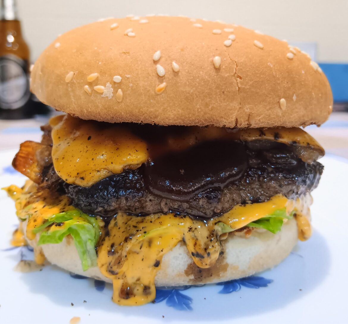 [homemade] 200g Smash Cheeseburger w/ Caramelized Onions