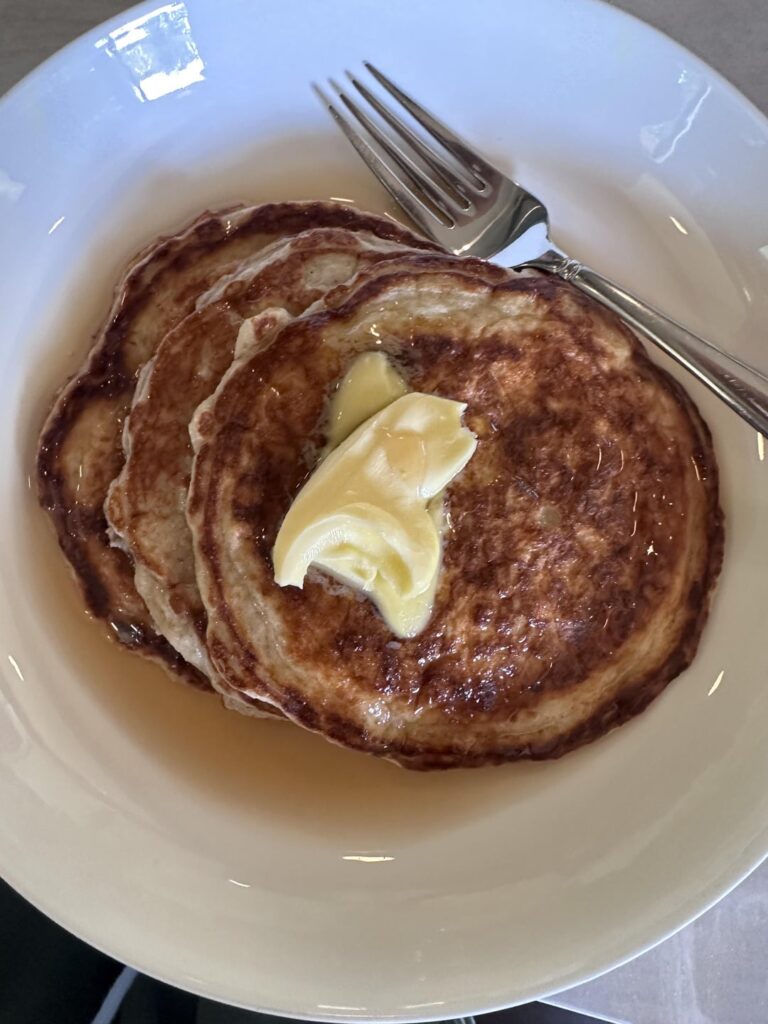 3(ish) ingredient protein pancakes! 1 cup each: cottage cheese, egg whites, oats blended. 241 cal, 24g protein, 5g fiber for 1/3 of the batch (plus toppings and spray oil as desired)