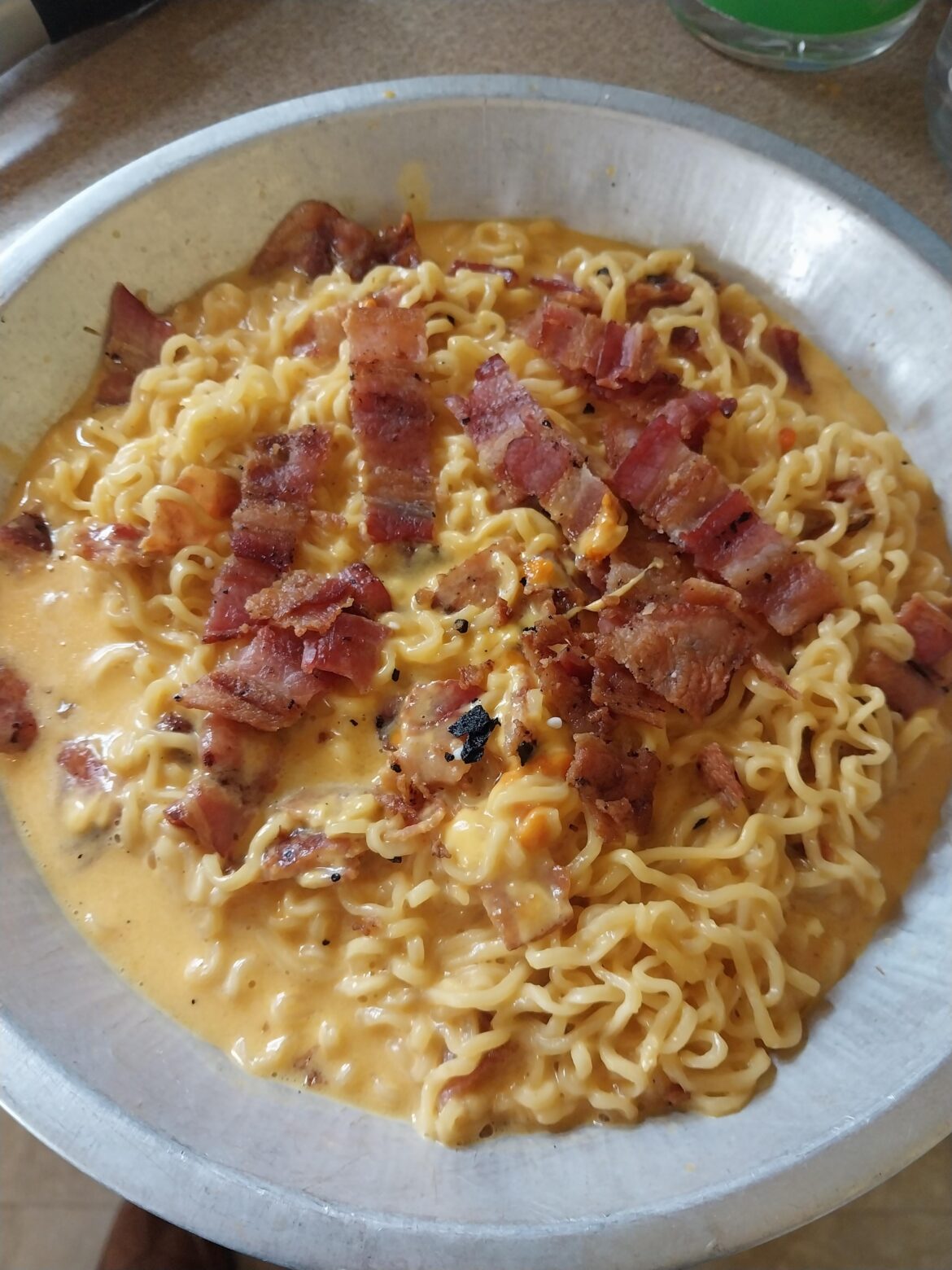 Cheesy ramen with bacon