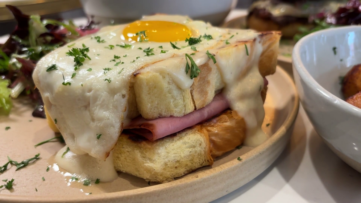 Love, French cuisine go hand-in-hand at Back Bay cafe Love, French cuisine go hand-in-hand at Back Bay cafe