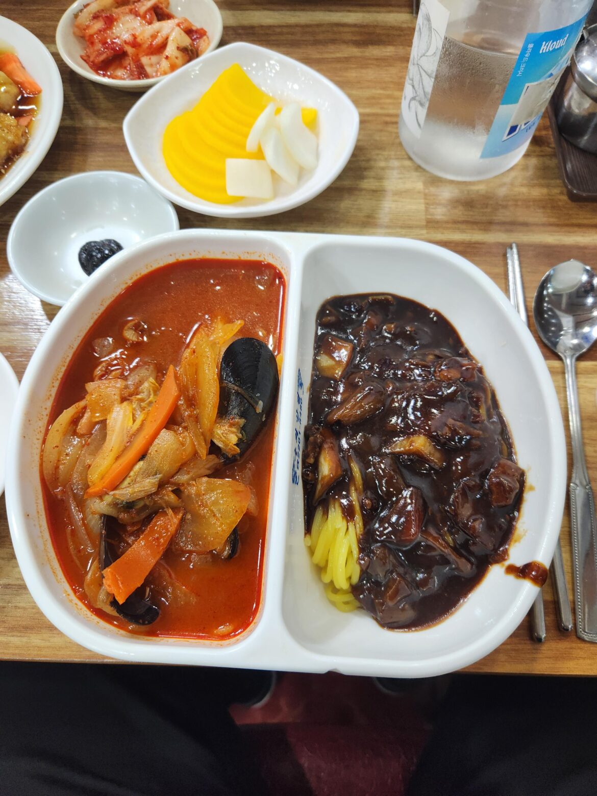 jjajangmyeon & jjamppong(black bean noodles and spicy seafood noodle soup)