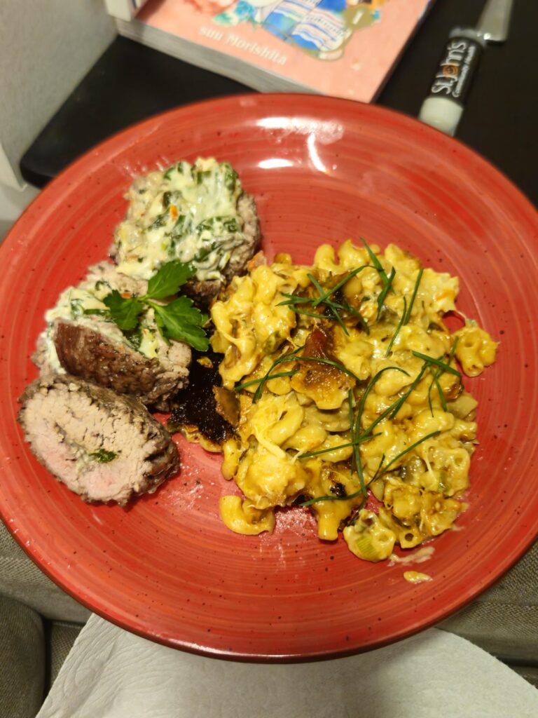 Mac n Cheese + Steak Roulade calorie estimate?