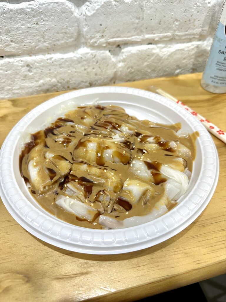 Rice roll/ Cheong Fun with peanut sauce in Chi?