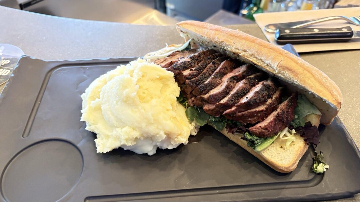 Nice sandwich but the mashed potato channel is an atrocity