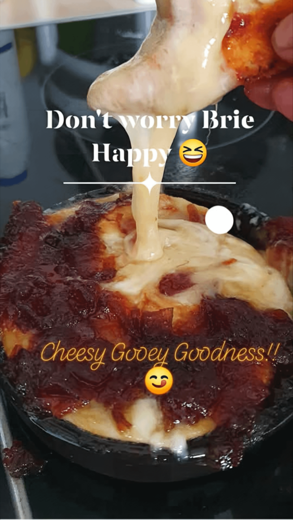 Baked Brie & Caramelised Red Onion Chutney