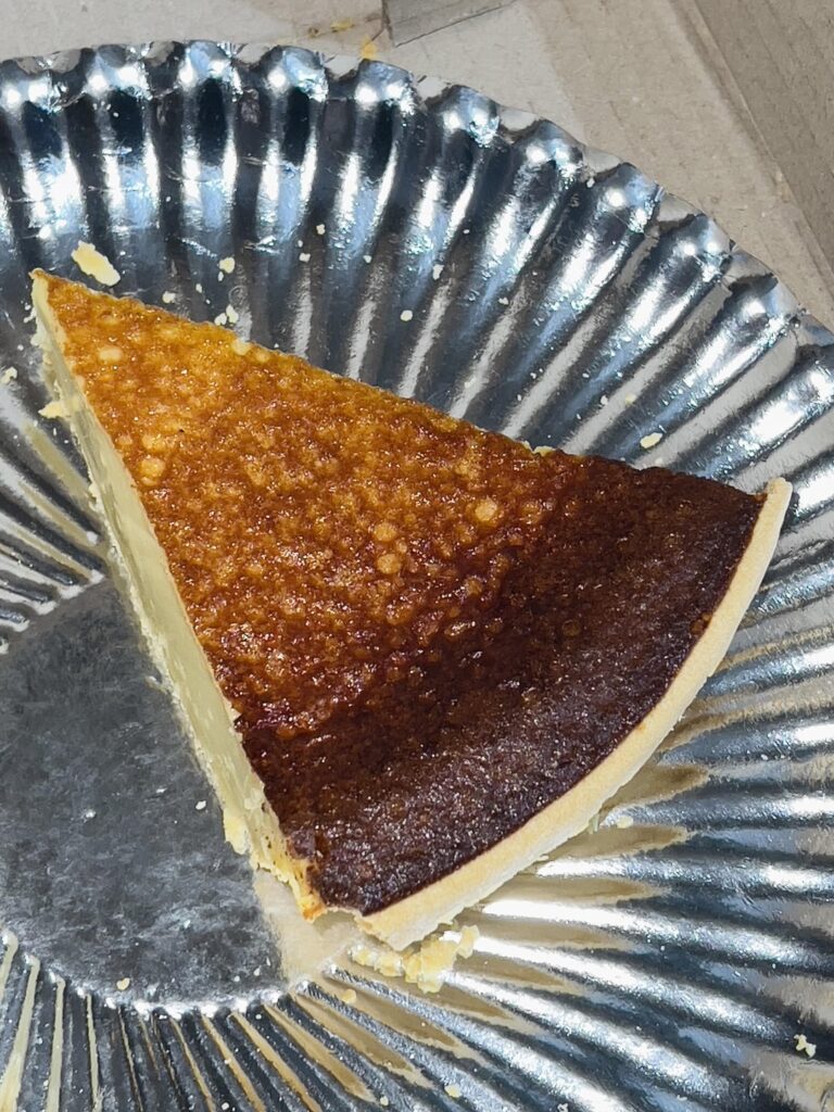 590 kcal for a slice of an egg pie?