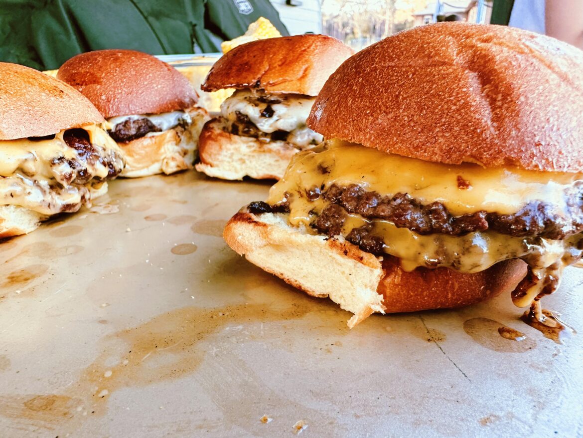 Kenjis smash burgers for 15. Got recruited for family Memorial Day for 40 🥴