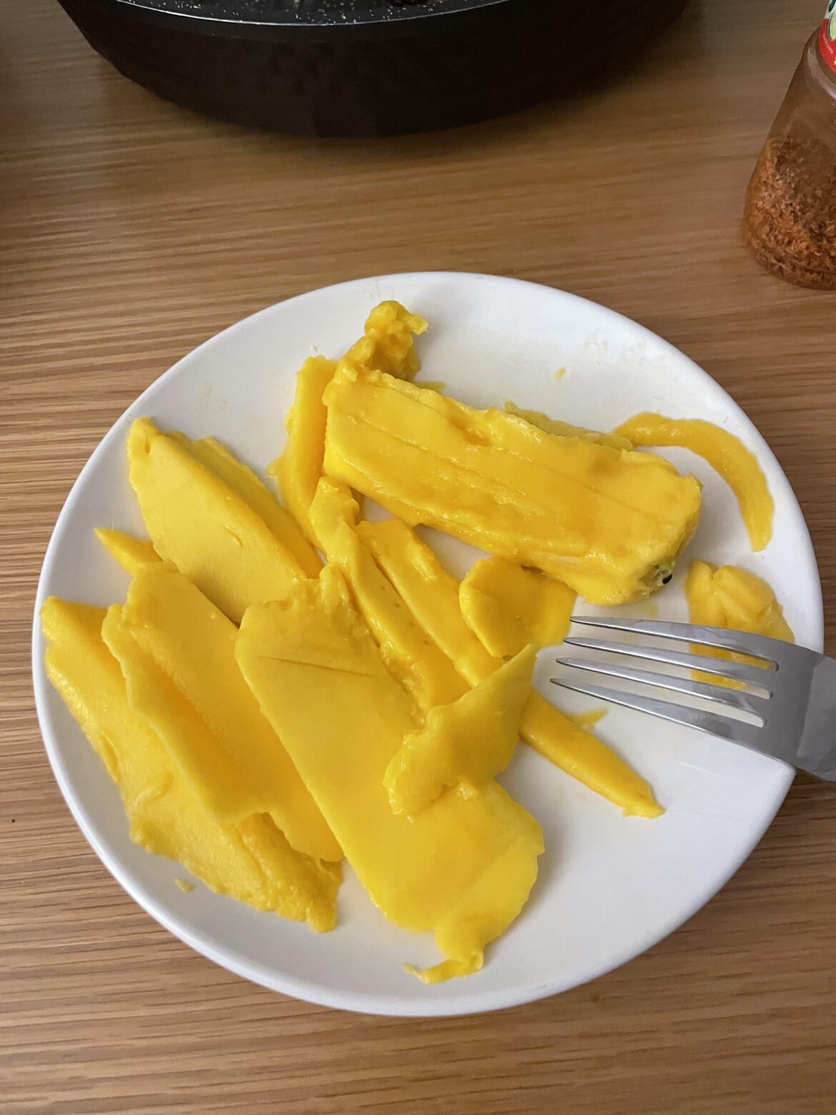 How my partner decided to cut and serve mangos today