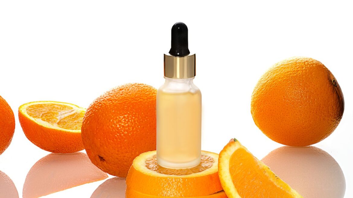 Wondering When to Use Vitamin C Serum? A Derm Weighs In