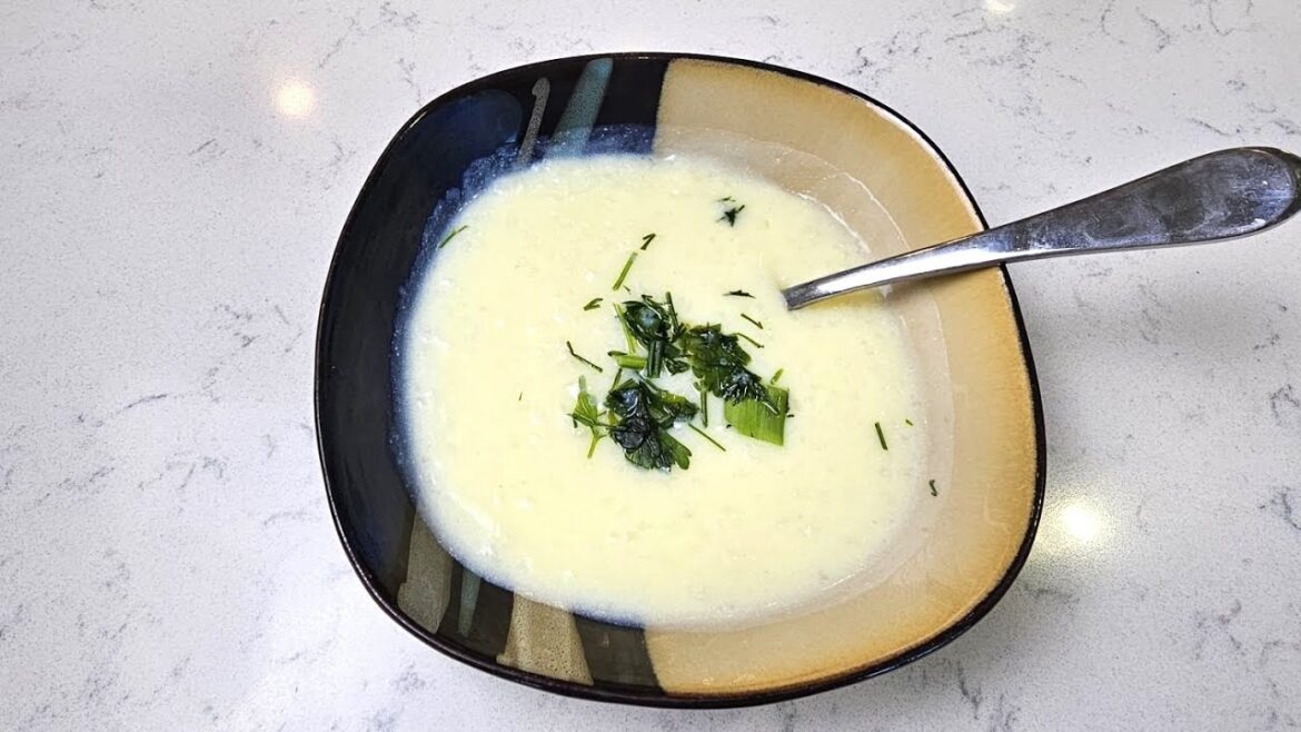 Greek Lemon & Rice Creamy Soup (Avgolemono) Greek Lemon & Rice Creamy Soup (Avgolemono)