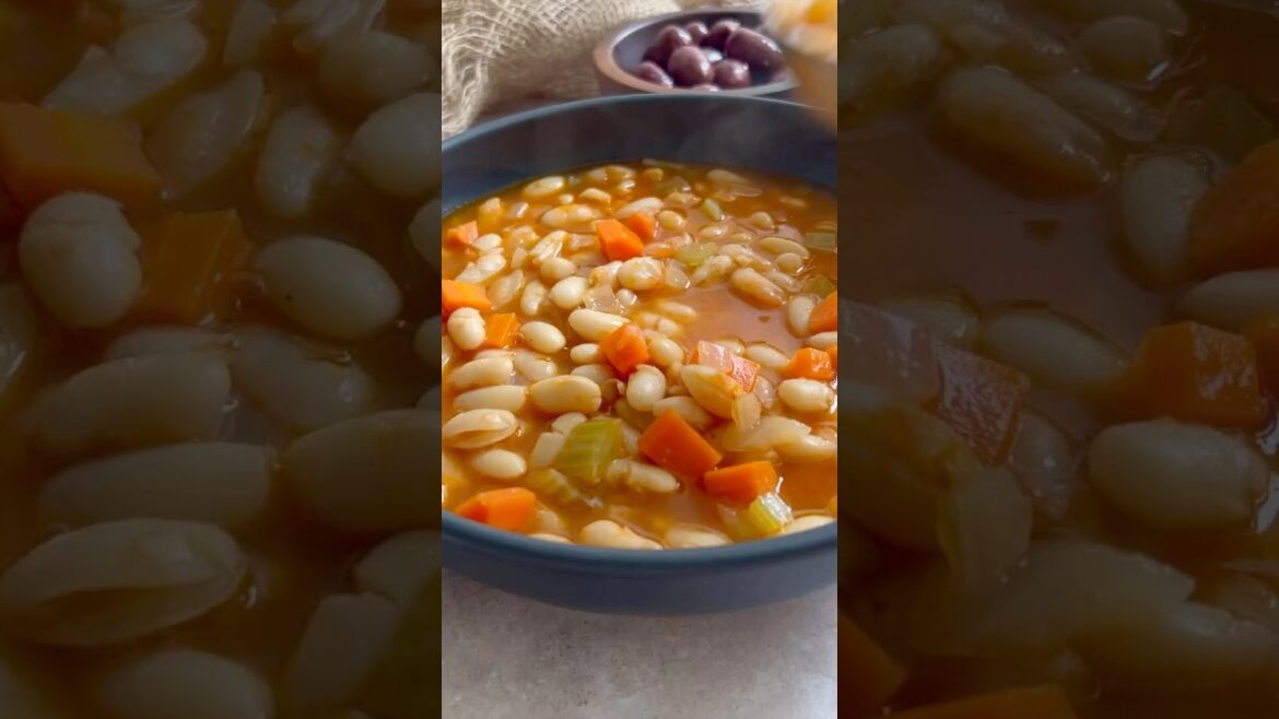 Fasolatha with tomato sauce