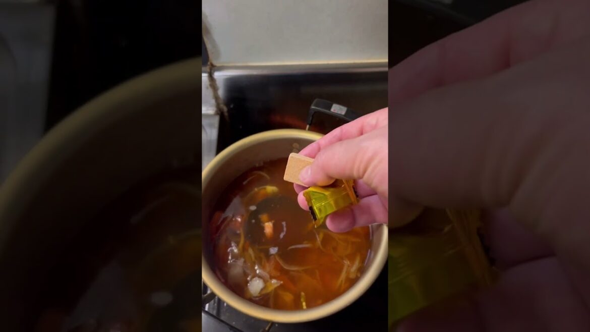 ミネストローネ風　新玉ねぎと舞茸とトマトの絶品スープ/味付けは固形チキンスープと塩胡椒だけ　#ミネストローネ #新玉ねぎ #イタリアン