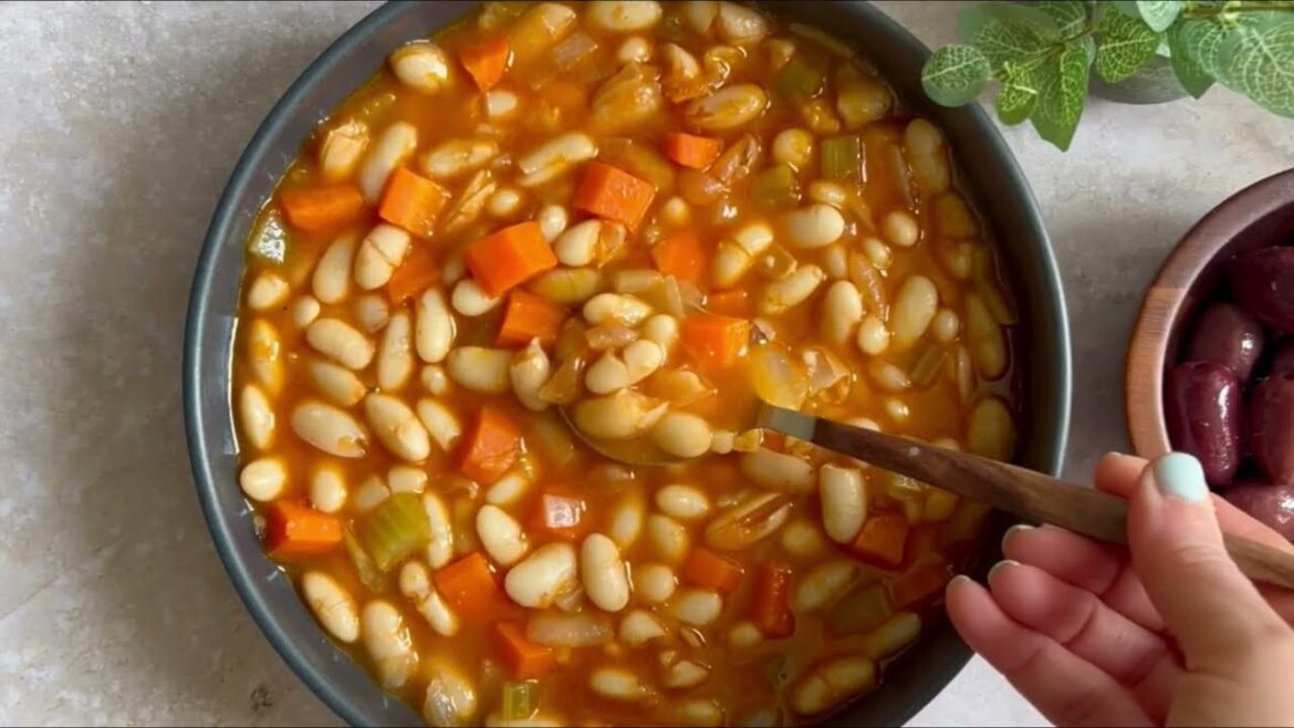 Fasolatha with tomato soup