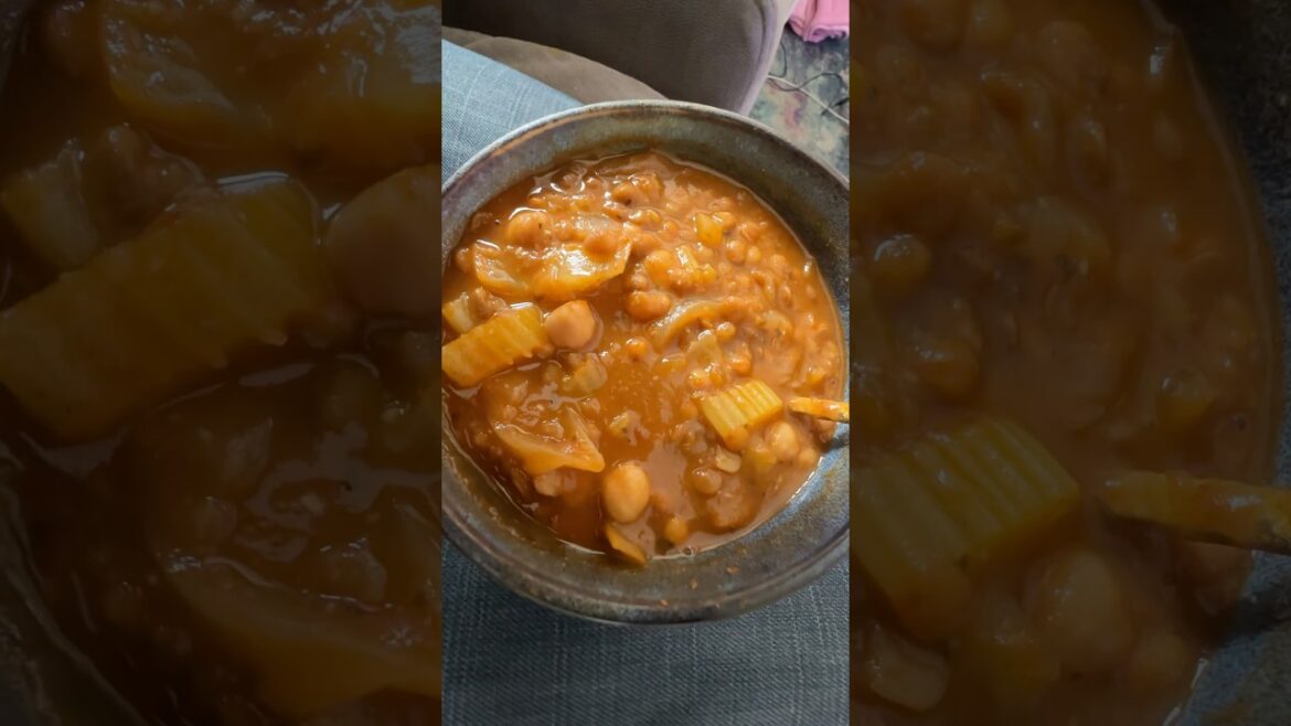 Vegan: Lentils, Chickpeas, Celery, Onion, Salsa, Tomato Sauce, Water, Vinegar, Spices #veganbowl