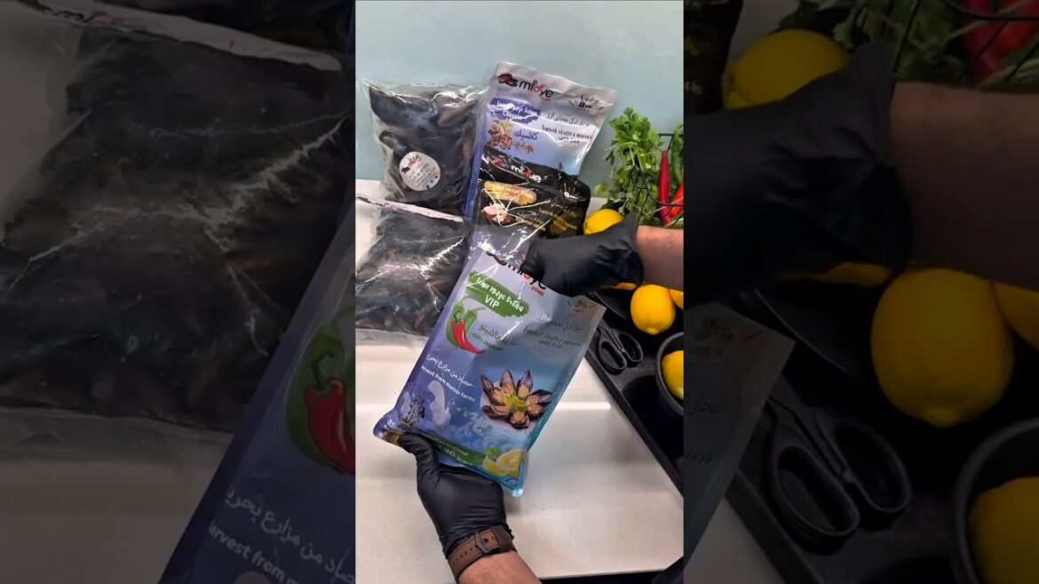 how to prepare  midye dolma turkish stuffed mussels from midyezone #turkishkitchen #اكسبلور